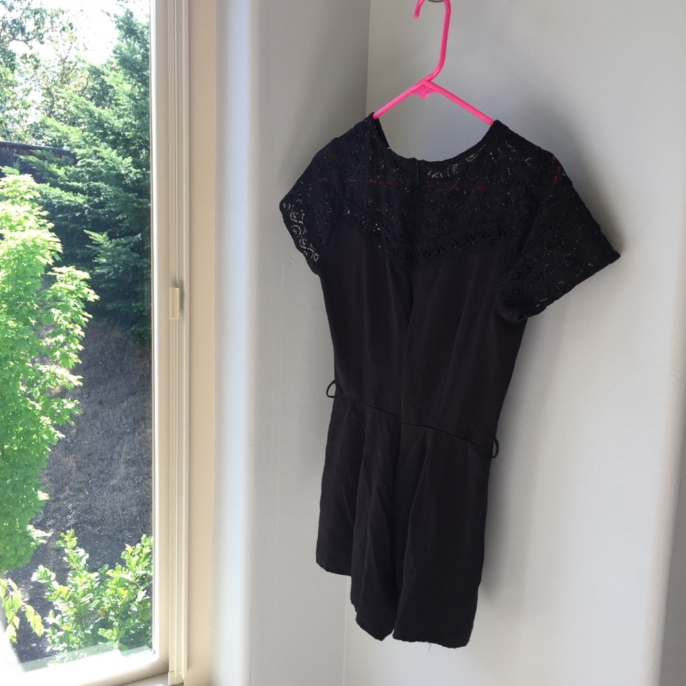Super cute black romper! Perfect for summer!